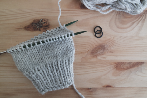 How to: knit using magic loop